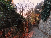 73 Scendo al tramonto Via Paradiso